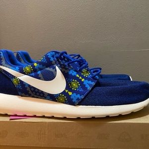 NIKE ROSHE RUN size 11